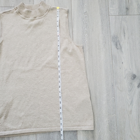 CHICO'S Light Tan Mock Neck Sleeveless Pullover Top Size 2 - Picture 11 of 13